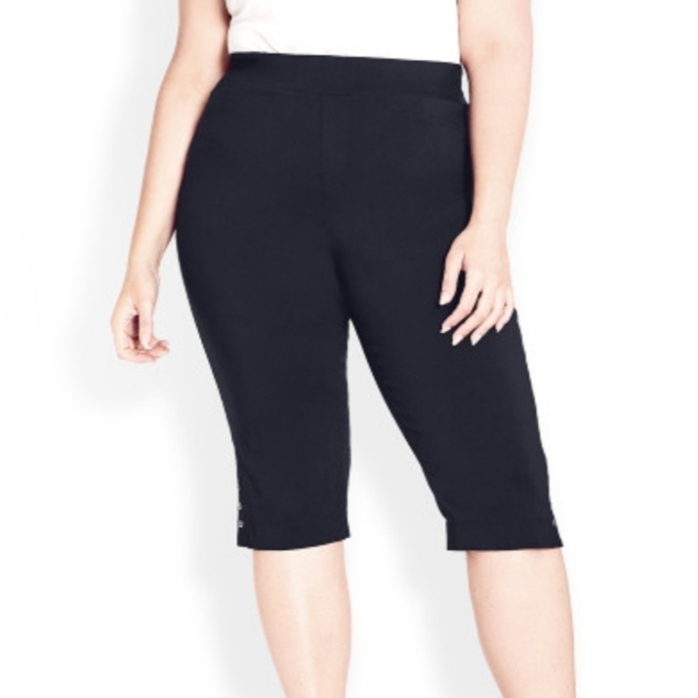 Avenue Luxe Stretch Gracie Eyelet Capri Pants Size 16 Black NWT